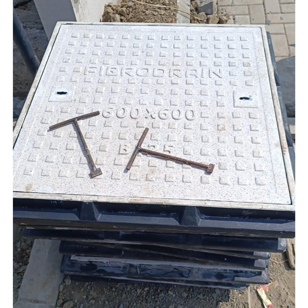 Untitled design (67) Fibrodrain Solid Top Manhole Covers With Frame - Image 1